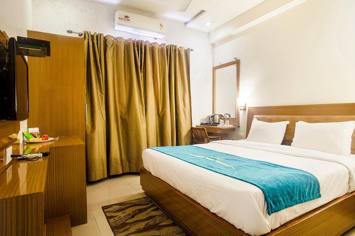 Hotel Poonam Plaza Agra  Extérieur photo
