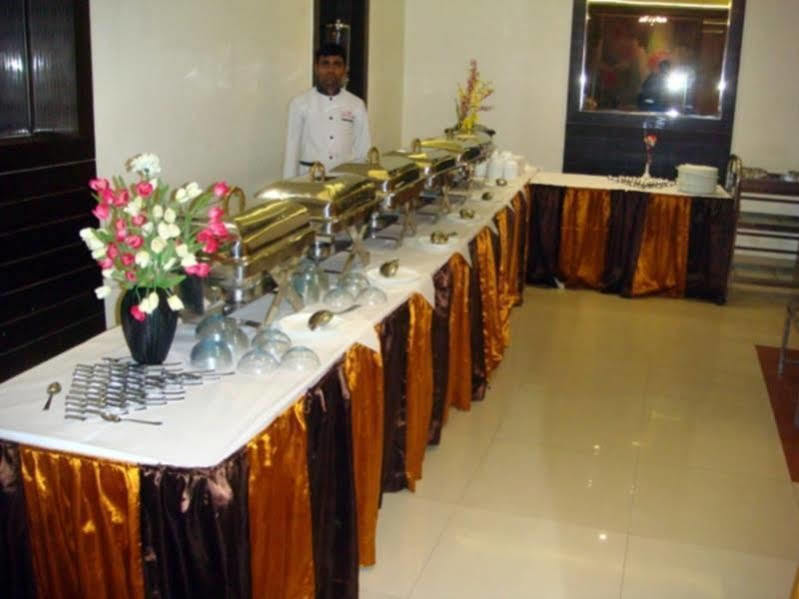 Hotel Poonam Plaza Agra  Extérieur photo
